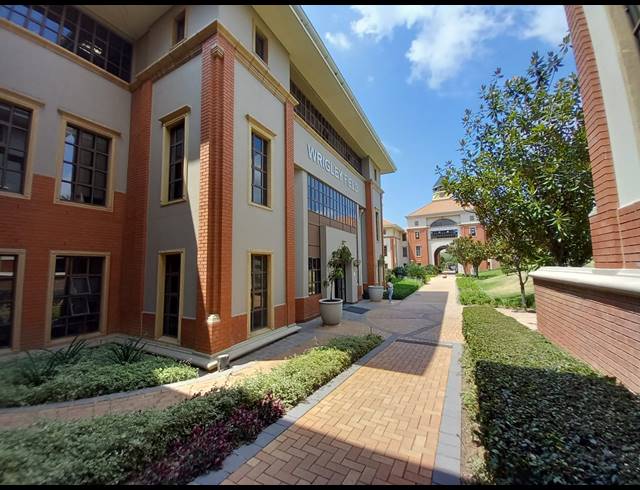 111M² OFFICE TO LET IN BRYANSTON